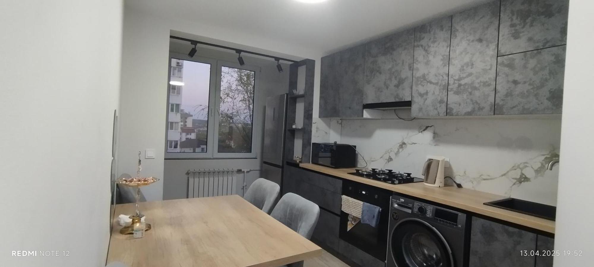24 на 24, 2 спальни - аэропорт Apartamento Chişinău